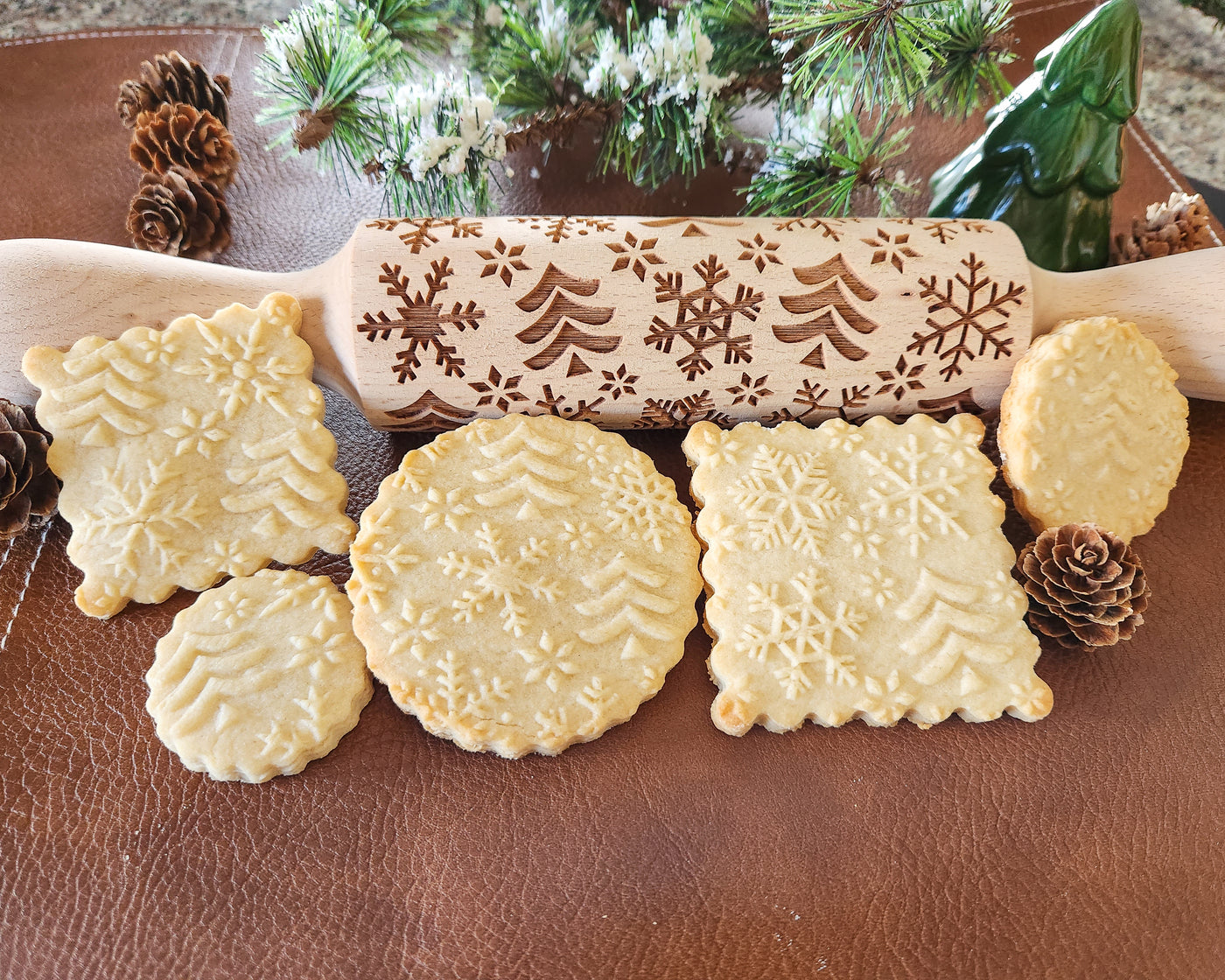 How to make Christmas cookies with an embossed rolling pin 